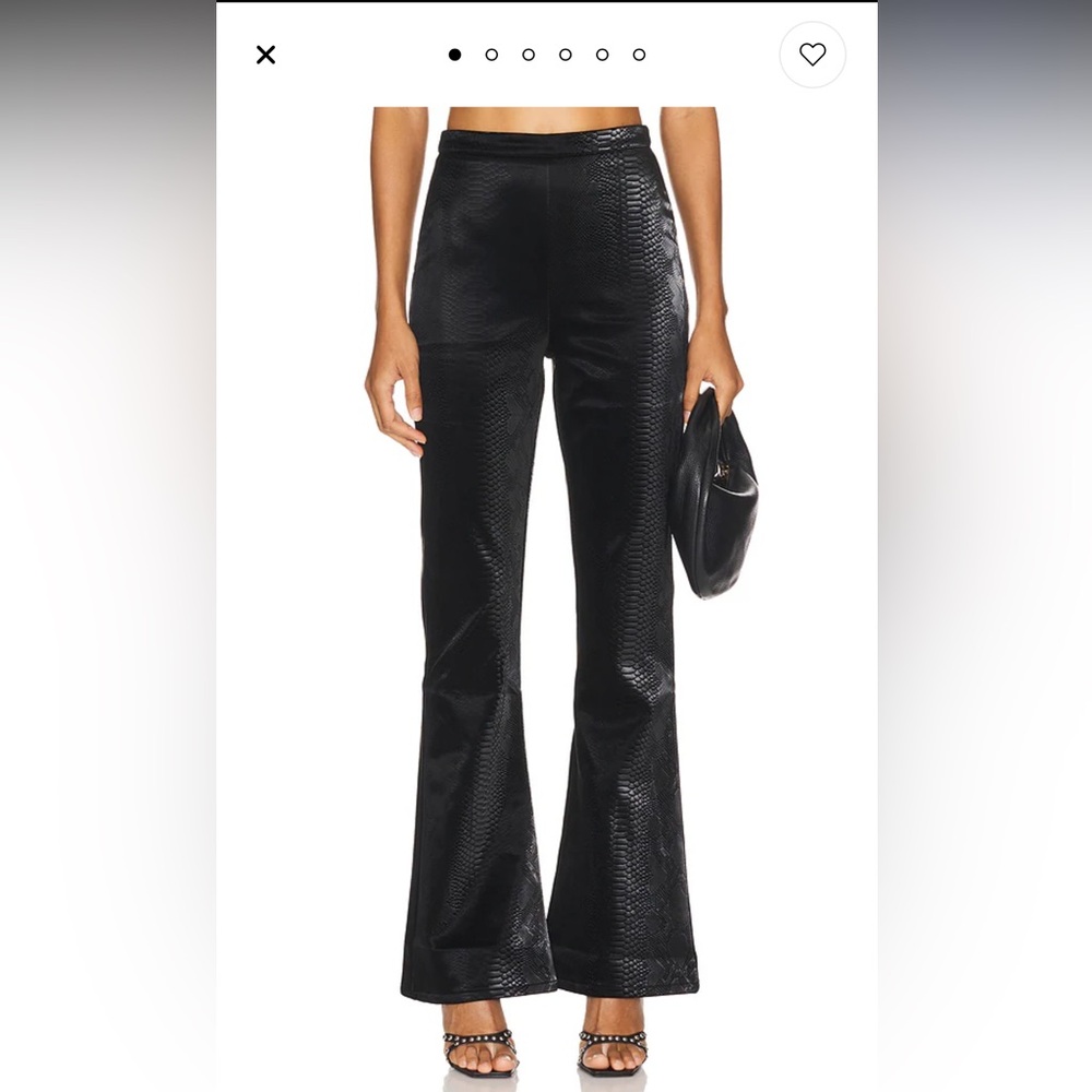 Tabitha Faux Leather Pant in Black
superdown size small - worn once